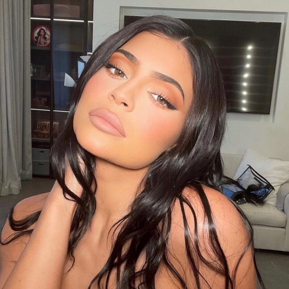 KYLIE COSMETICS ‘Bare’ Matte Lip Kit - Picture 4 of 4